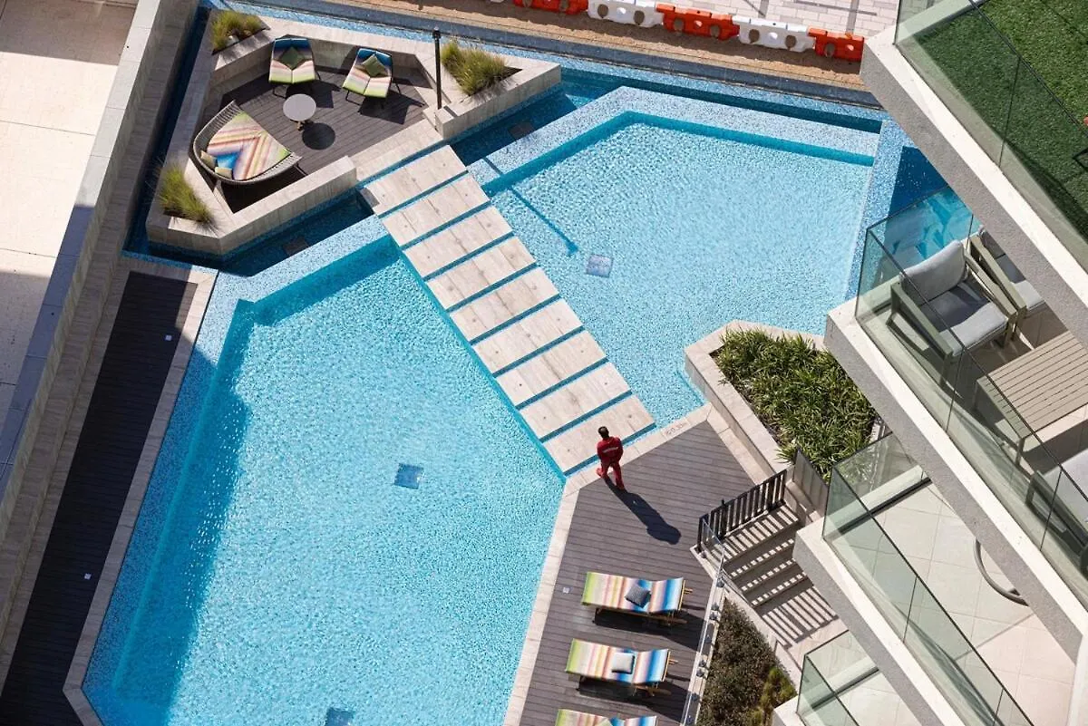Urban Oasis - 2Br 6Pax - Infinity Pool & Near Metro location