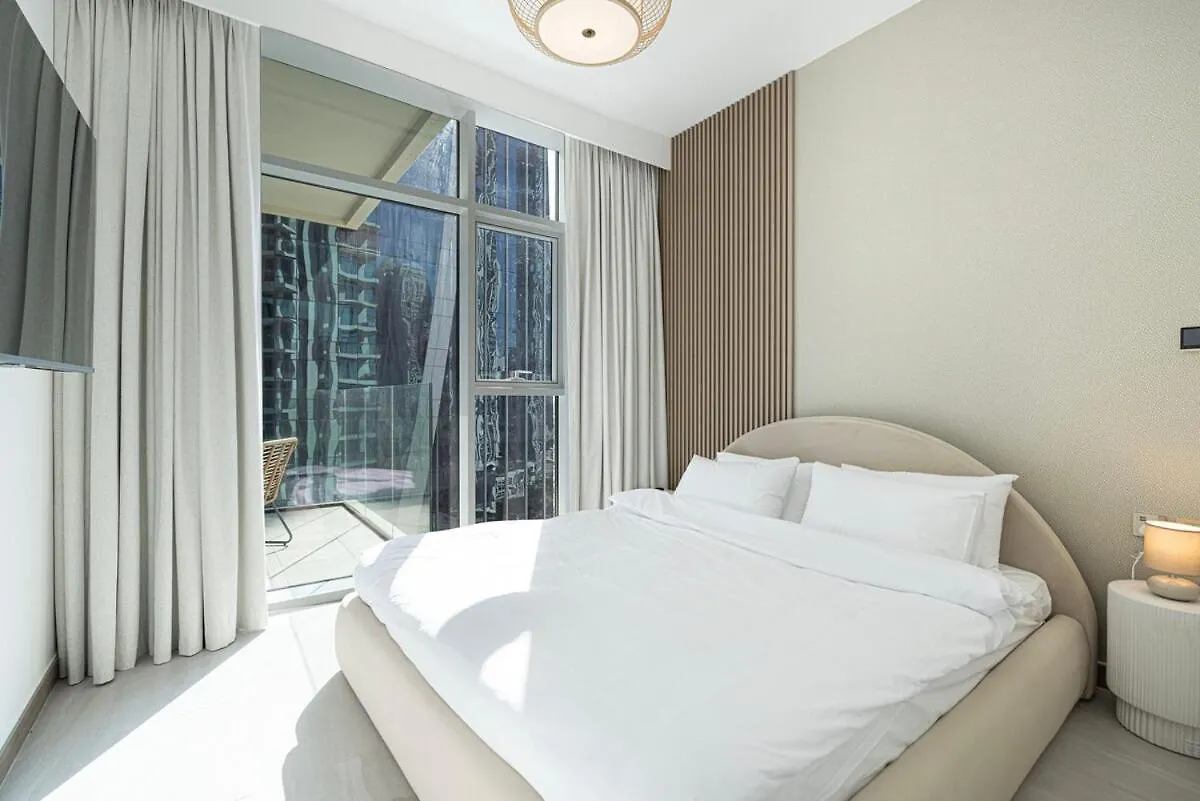 Urban Oasis - 2Br 6Pax - Infinity Pool & Near Metro Apartment Dubai United Arab Emirates